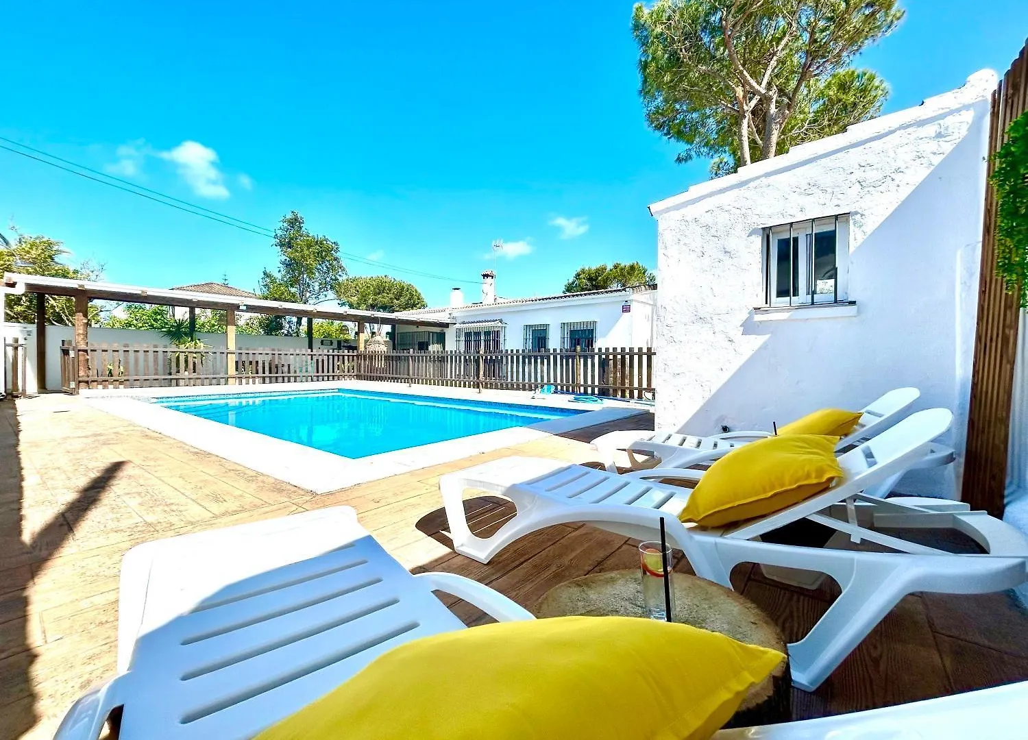 Gatu Villa Serena Piscina Privada Mayores De 25 Anos Y Familias Chiclana de la Frontera