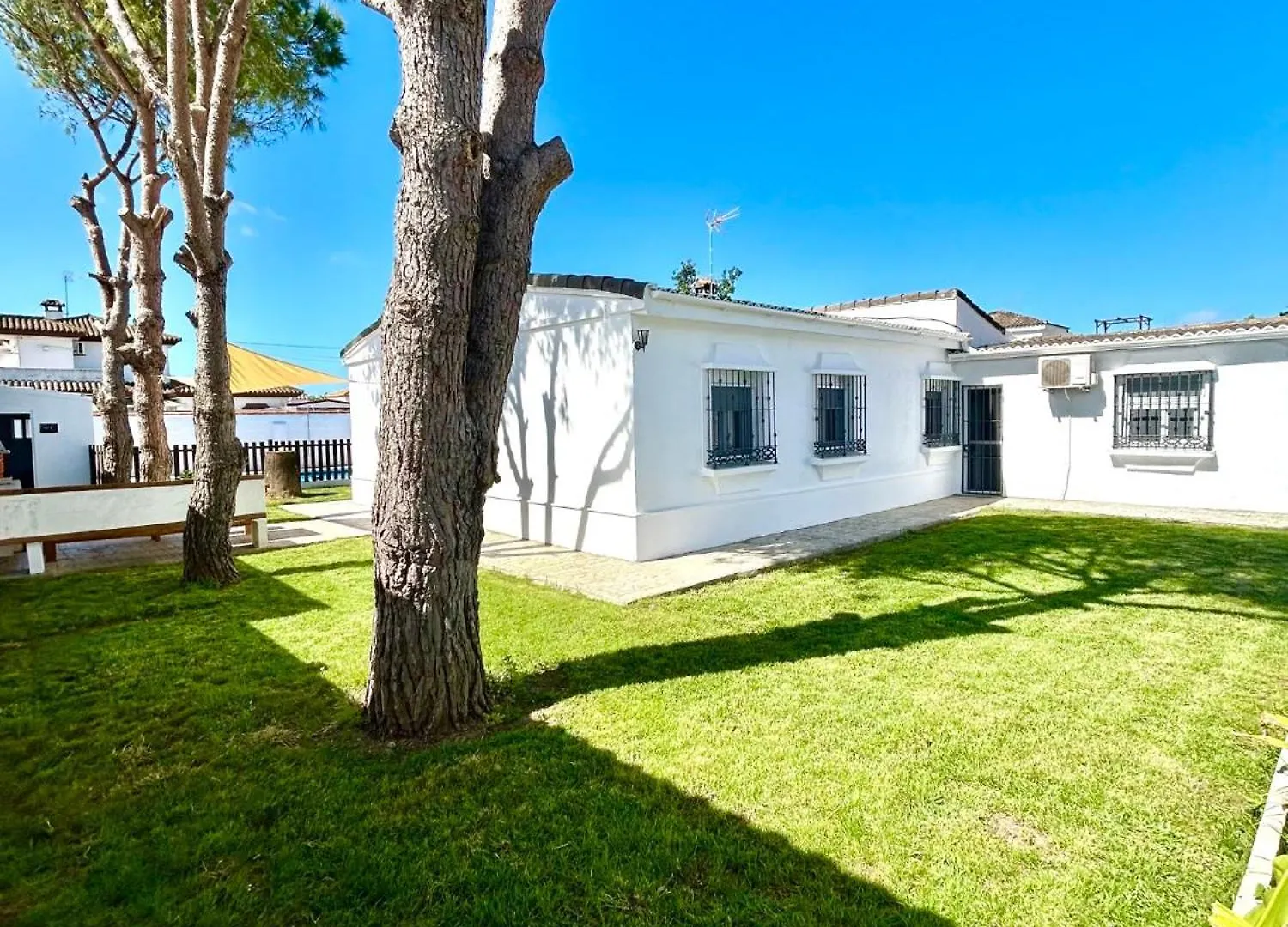 Gatu Villa Serena Piscina Privada Mayores De 25 Anos Y Familias Chiclana de la Frontera 0*,  Španělsko